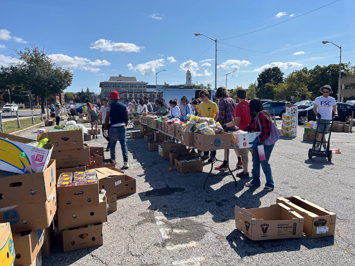 Hofstra students volunteer at food share for Days of Service event