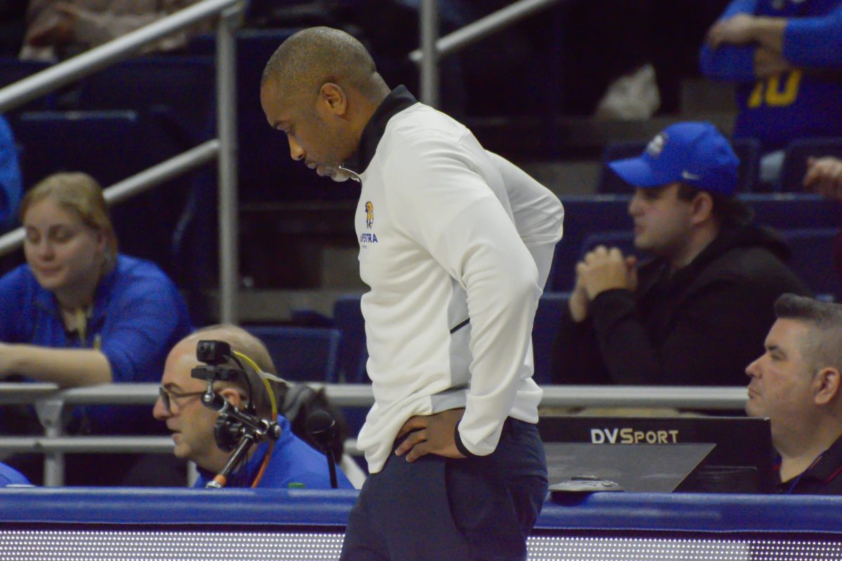 Hofstra's eight-game win streak stunted by Long Island foe